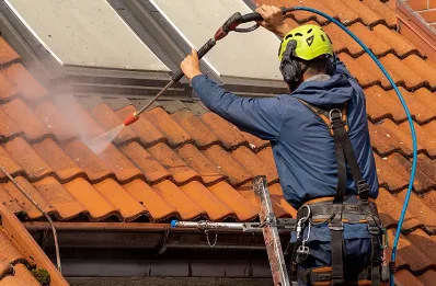 Démoussage et hydrofuge de toiture à Escales